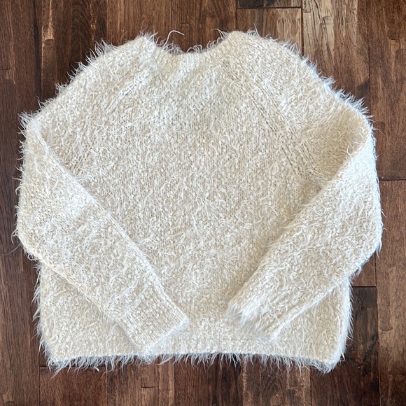 Cream colored eyelash sweater - Picture 3 of 3